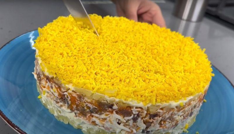 Готую замість "Шуби" на свята. Простий за складом, але дуже ефектний салат