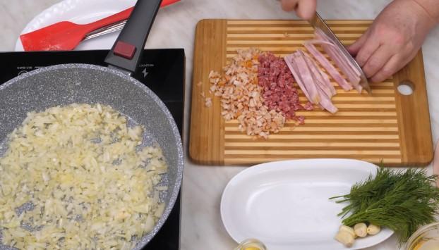 Неймовірно смачні картопляні котлети з апетитною начинкою! Ніжно, просто та незвичайно