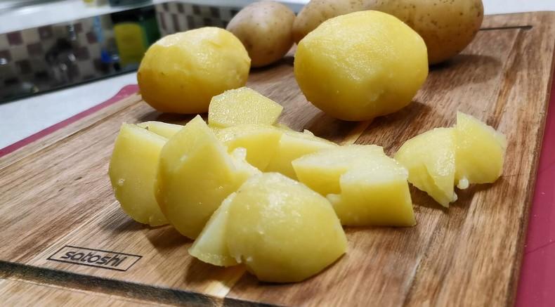 Німецький салат із капусти та картоплі з домашнім соусом
