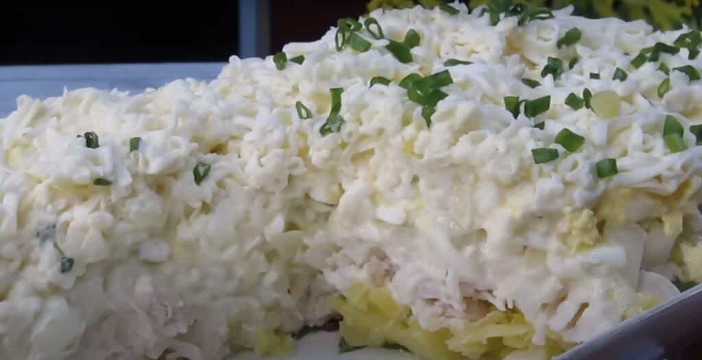 Ніжний та з відмінним поєднанням продуктів. Цей салат точно буде у вас у списку улюблених