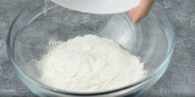 Трохи кефіру і ніжне печиво у вас на столі