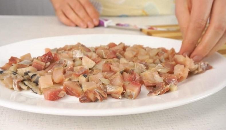 Салат з оселедцем під йогуртовим соусом