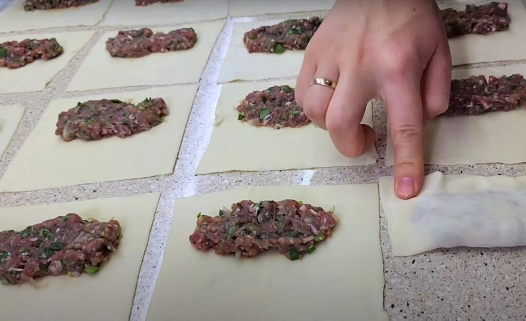 Борошно та кип'яток. Пиріжки з тонкого хрусткого тіста: начинка соковита, ароматна і ніжна