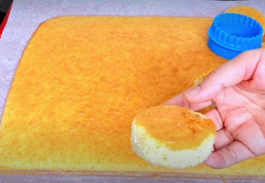 Новинка серед солодких рецептів. Швидкі тістечка із найпростіших продуктів