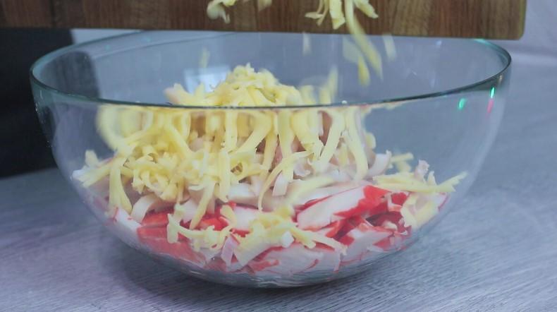 Салат з кальмарами та крабовими паличками