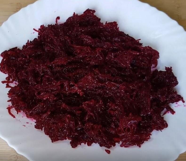 Красивий та смачний овочевий салат на святковий стіл