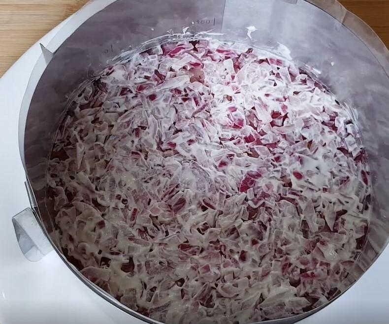 Красивий та смачний овочевий салат на святковий стіл