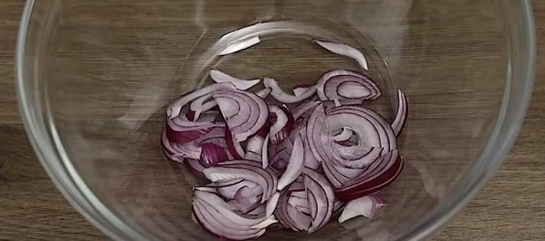 Дуже смачний салат із простих продуктів