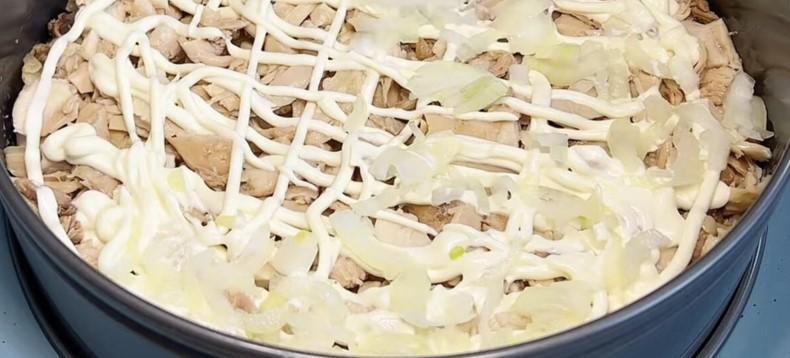Усього з 4х продуктів: ніжний салат на Новий рік 2024