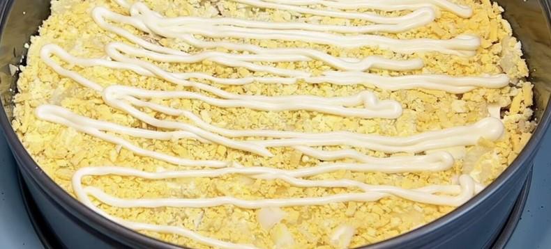 Усього з 4х продуктів: ніжний салат на Новий рік 2024