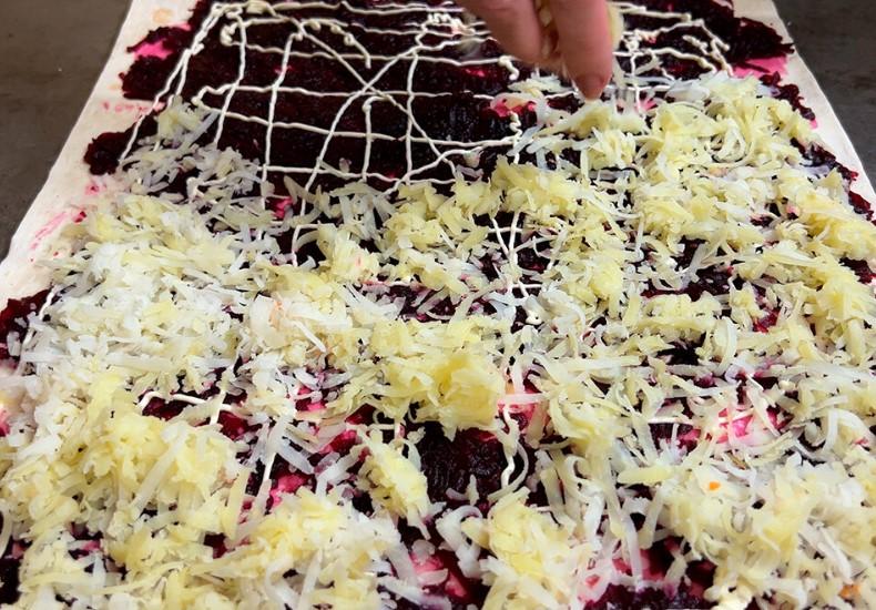 Рулет "Оселедець під шубою": закуска, має бути на новорічному столі