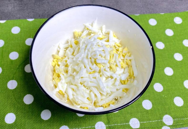 Ще один рецепт рулетиків, але вже без сиру: потрібно мінімум продуктів та часу