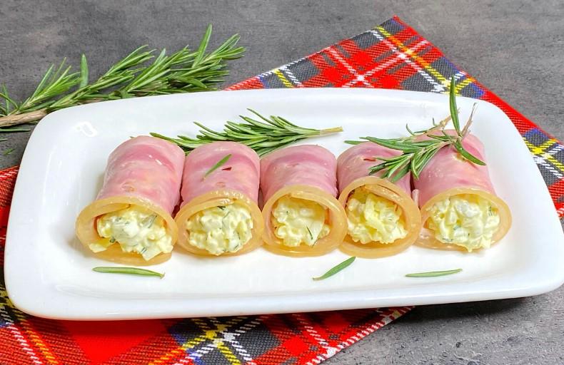 Ще один рецепт рулетиків, але вже без сиру: потрібно мінімум продуктів та часу