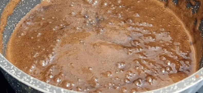 Це мій хіт Нового року 2024: шоколадний медовик до чаю