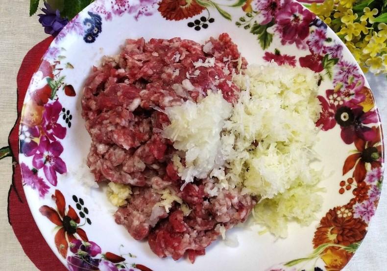 Рецепт котлет "по-особливому", в моїй кулінарній книзі він на першому місці
