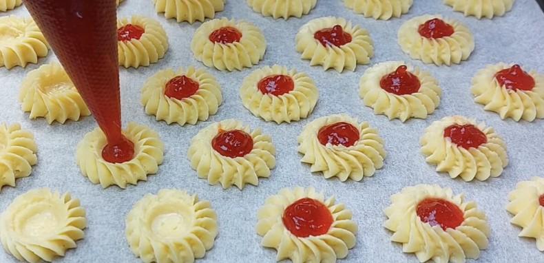 Магазинне не люблю, печу вдома сама: печиво «Кураб'є» із простих продуктів