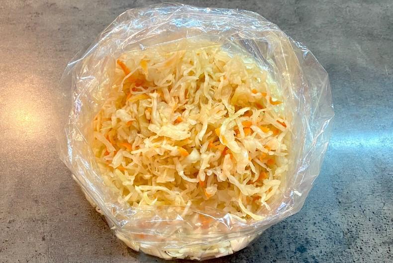 Курка з капустою: продукти в рукав і в духовку. Виходить дуже смачно