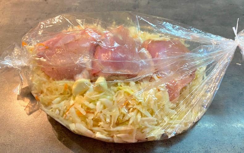 Курка з капустою: продукти в рукав і в духовку. Виходить дуже смачно