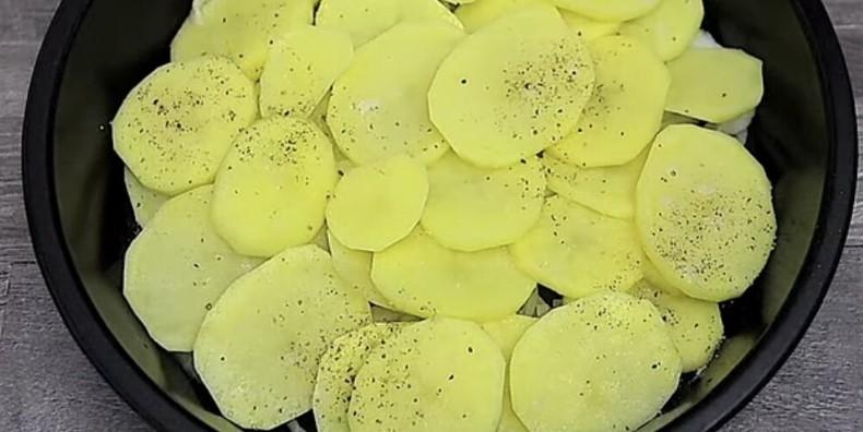 Хоч на свято, хоч просто на вечерю: гаряча страва із простих продуктів