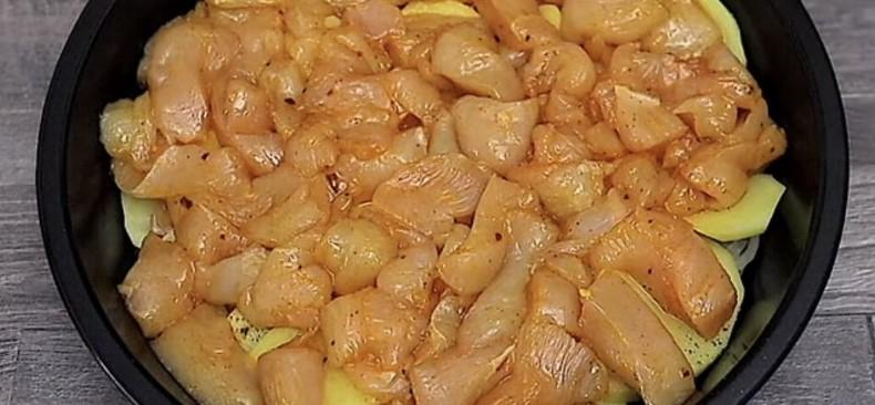 Хоч на свято, хоч просто на вечерю: гаряча страва із простих продуктів