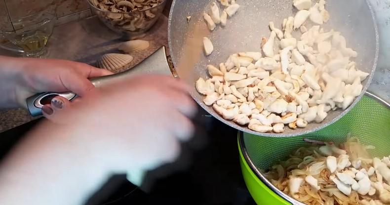 Класичний французький жульєн з куркою та грибами