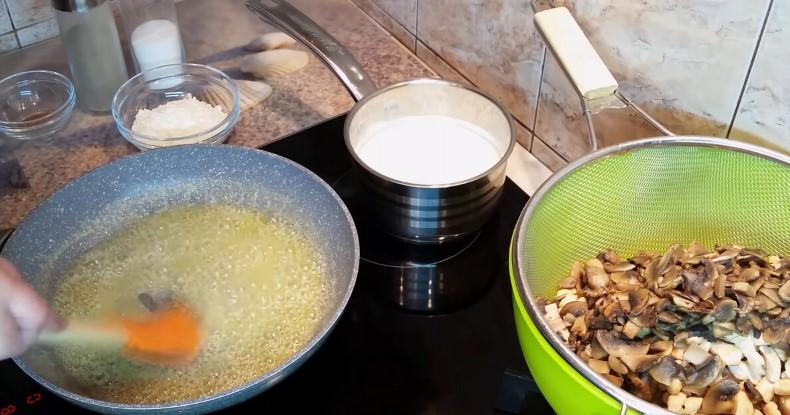 Класичний французький жульєн з куркою та грибами