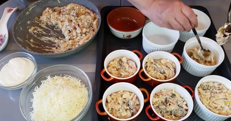 Класичний французький жульєн з куркою та грибами