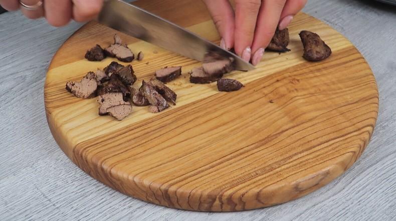 Яскравий, соковитий та смачний салат з курячою печінкою та морквою по-корейськи