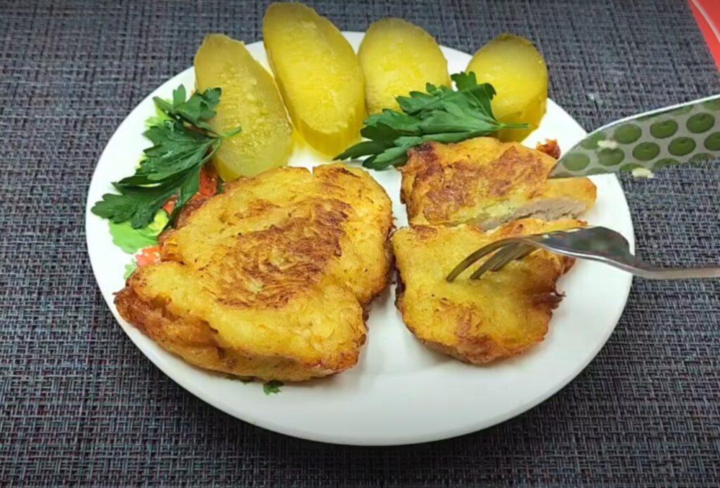 Соковите куряче філе в картопляному клярі