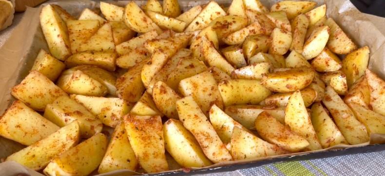Останнім часом дуже часто готую таку картоплю