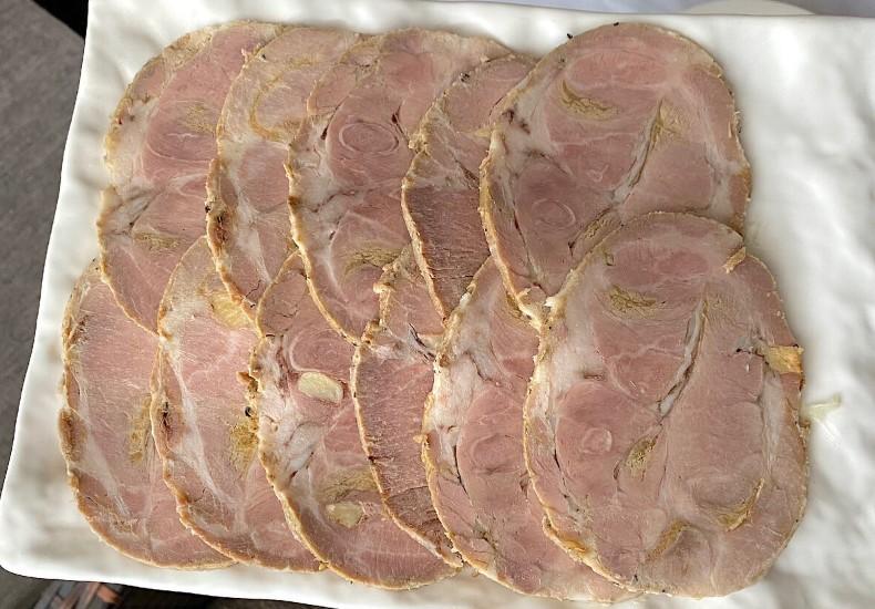 Як приготувати гарне, смачне м'ясо для нарізок без нітритної солі