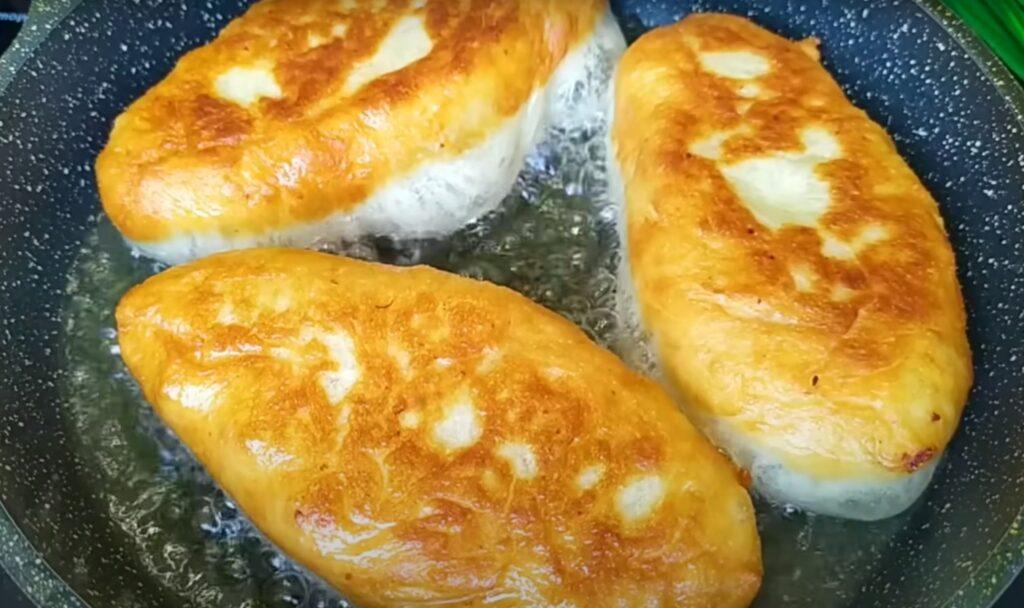 Пиріжки з м'ясом і рисом, як на ринку: тісто на картопляному відварі
