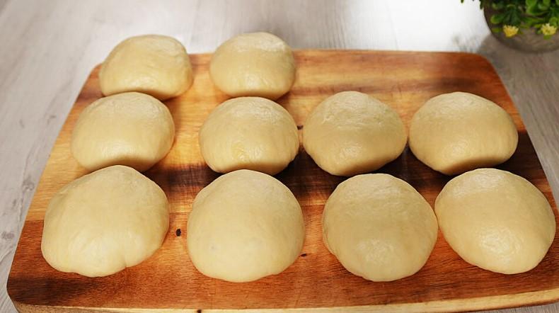 Булочки за цим рецептом виходять повітряними, пишними, солодкими