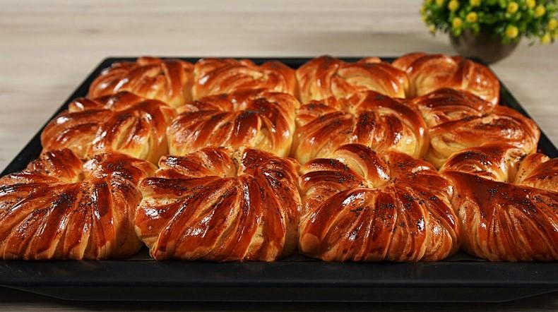 Булочки за цим рецептом виходять повітряними, пишними, солодкими