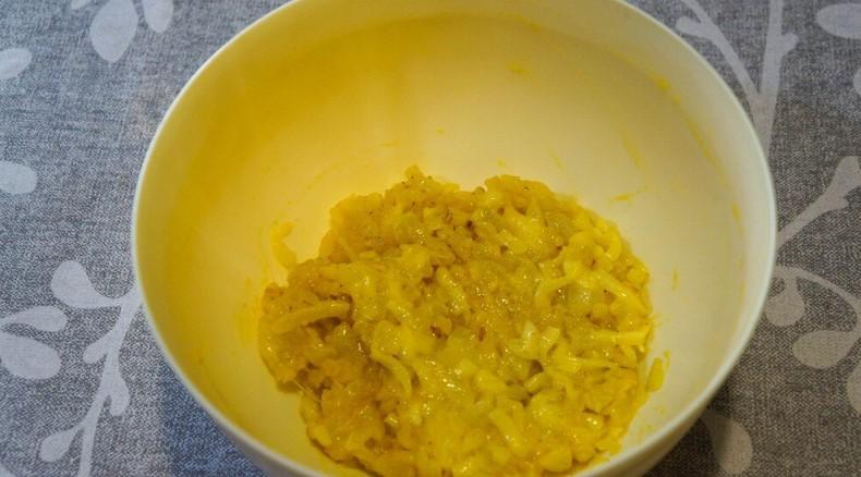Коли вдома майже немає продуктів, дуже рятує страва з цибулі та батона
