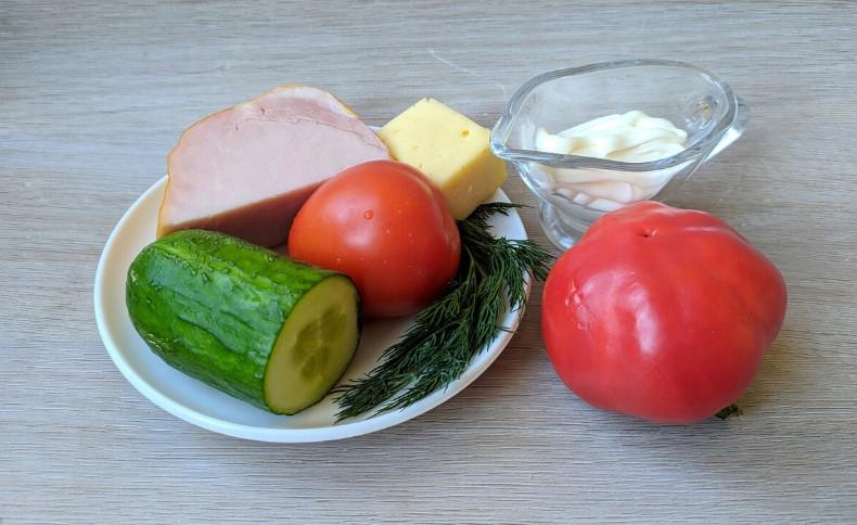 Салат з шинкою, сиром та овочами: простий та смачний салат на кожен день