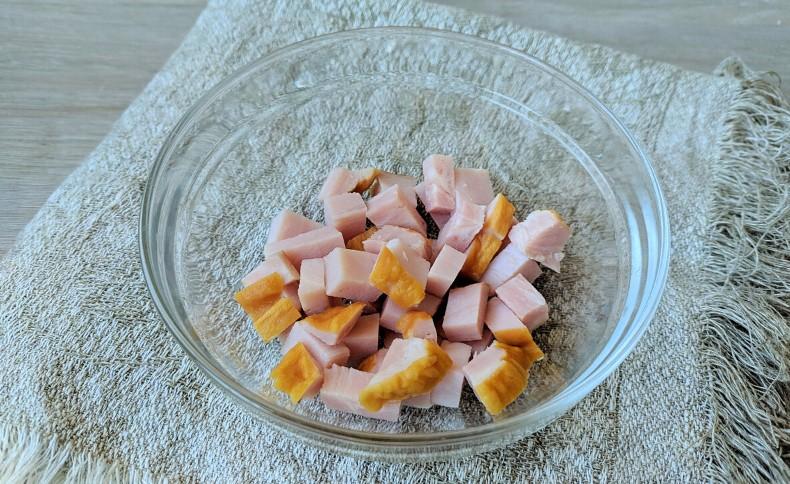 Салат з шинкою, сиром та овочами: простий та смачний салат на кожен день