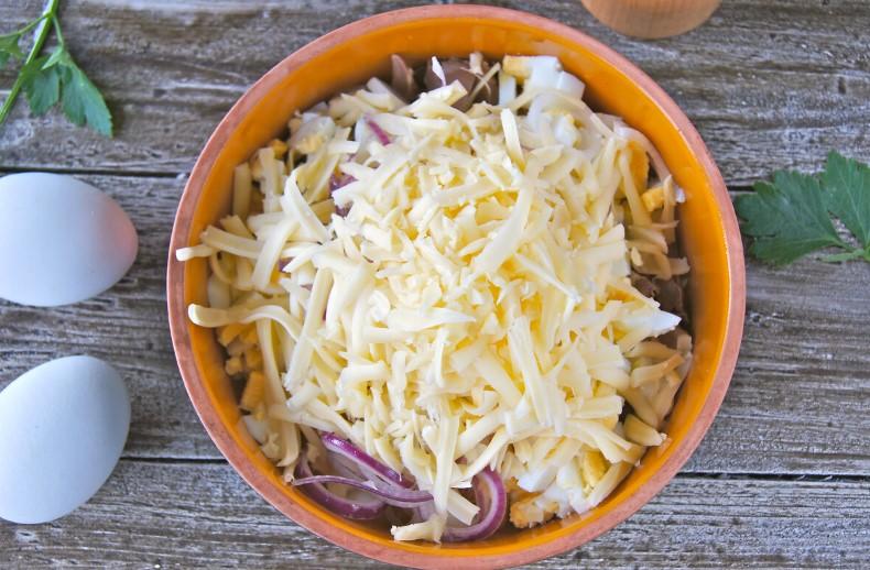 Розкішний салат з курячими серцями, для любителів субпродуктів