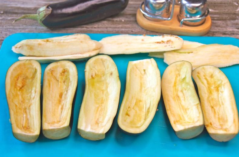 Ніжні баклажани, фаршировані курячою грудкою