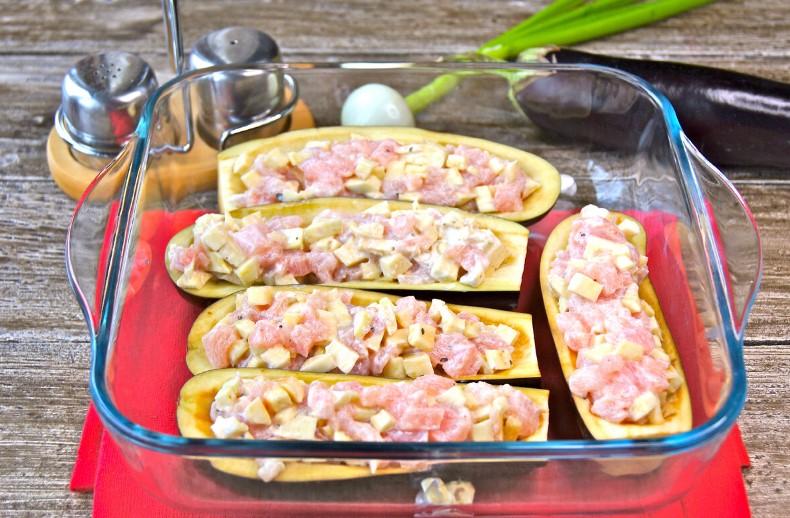 Ніжні баклажани, фаршировані курячою грудкою
