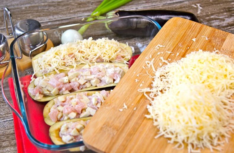 Ніжні баклажани, фаршировані курячою грудкою
