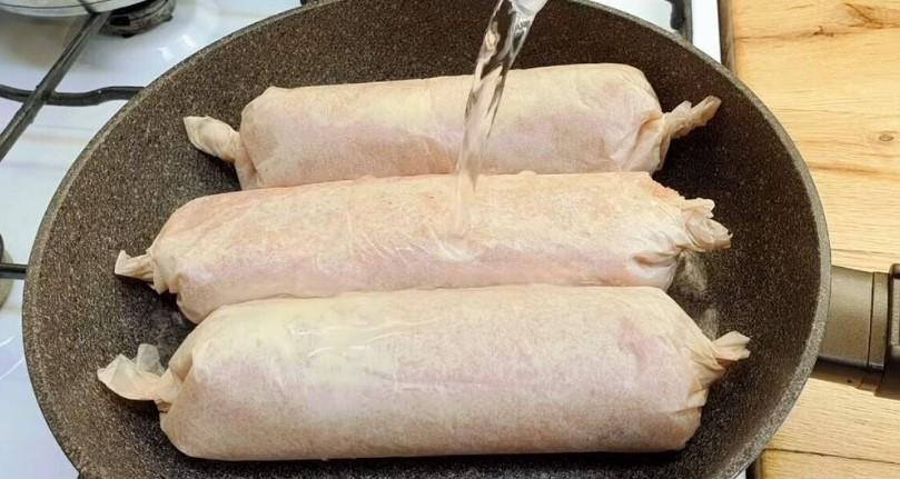 Курячий рулет з яйцем та сиром
