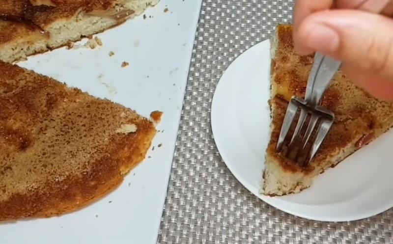 Яблучний пиріг на сковороді. Потрібно всього 2 яблука та 1 яйце