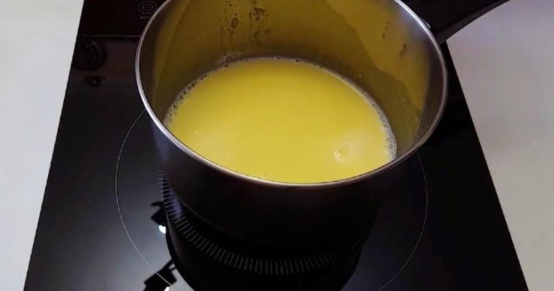 Ароматні та ніжні: дріжджові булочки із заварним кремом