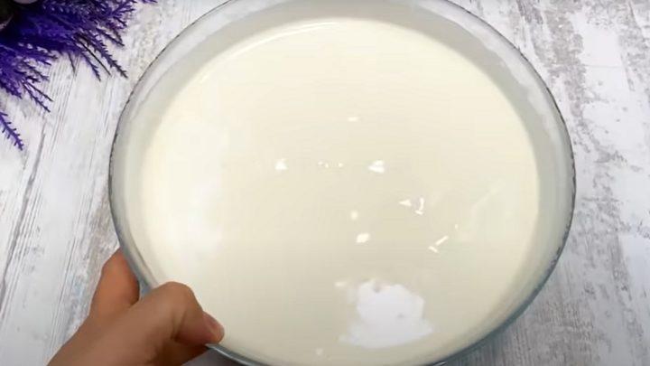 Королівський горіховий торт з карамеллю