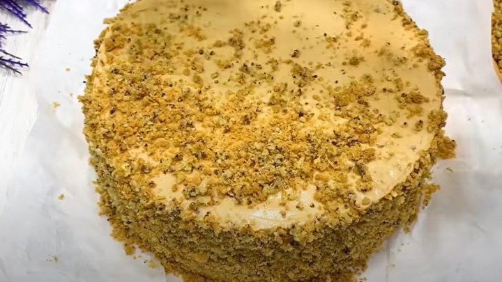 Королівський горіховий торт з карамеллю