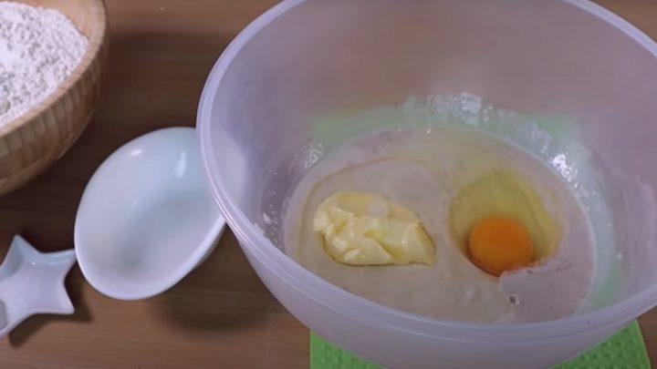 Пончики з Нутеллою та кокосовою посипкою