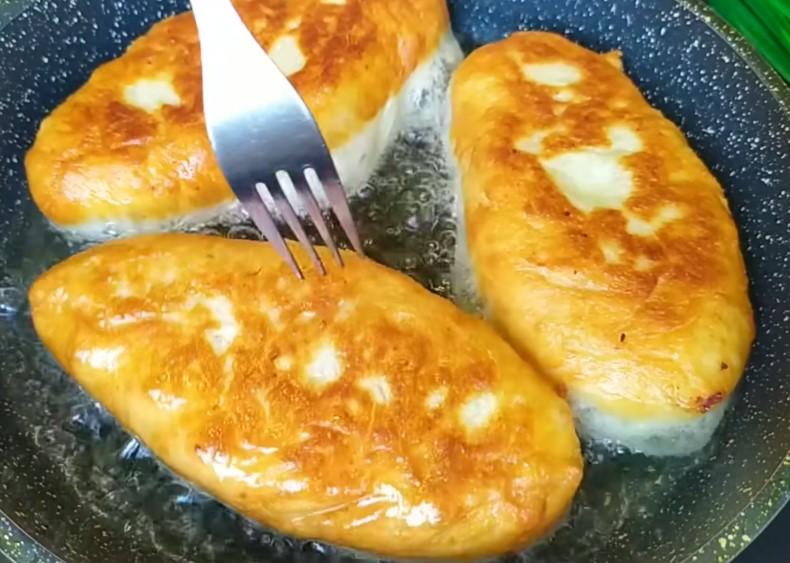 Пиріжки з м'ясом і рисом як на ринку, як на вокзалі