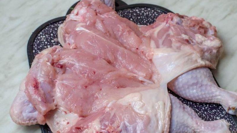 Курка, фарширована печінкою та сухофруктами