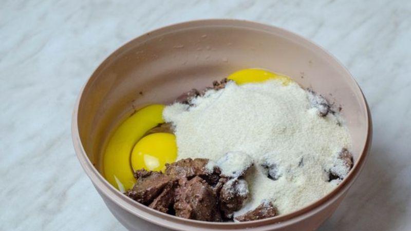 Курка, фарширована печінкою та сухофруктами